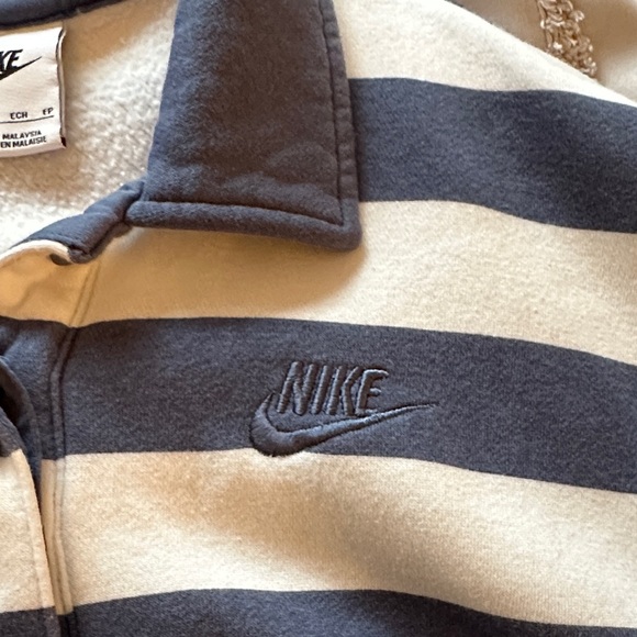 Nike Cropped Pullover - Picture 3 of 4